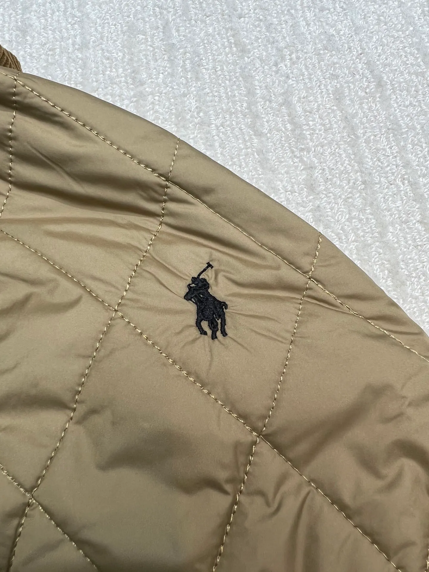 P350 Ralph Lauren logo embroidered diamond plaid corduroy cotton jacket. Exquisite small logo embroidery on the chest, corduroy color-blocked lapels, pocket design showing details, customized accessories, complete with three standards. Size: S M L XL